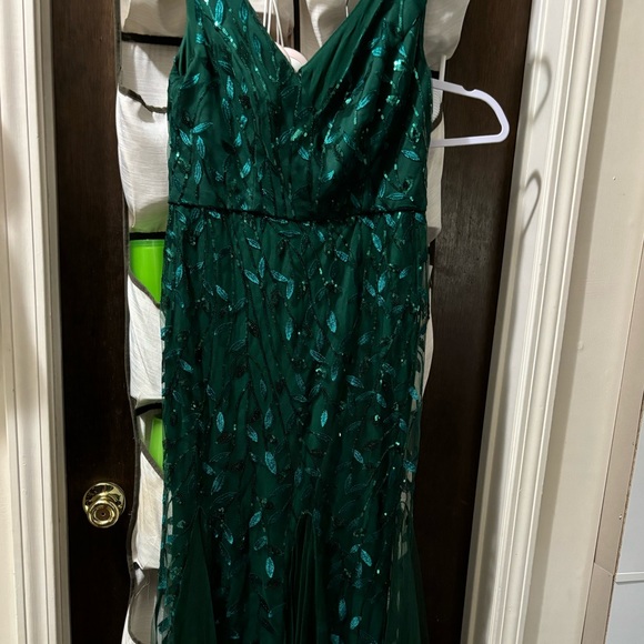 Emerald green prom dress - Picture 1 of 6